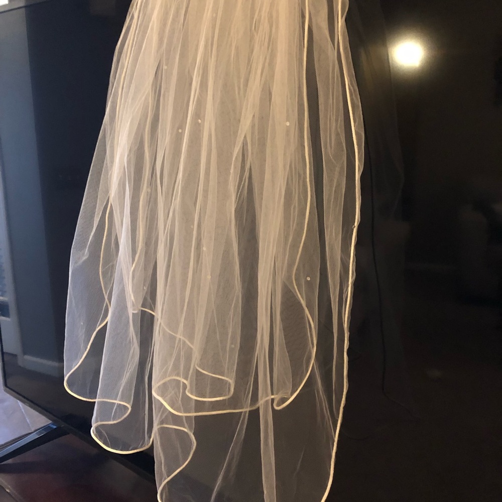 two-tier ivory 32 inch veil/ sparkling crystals